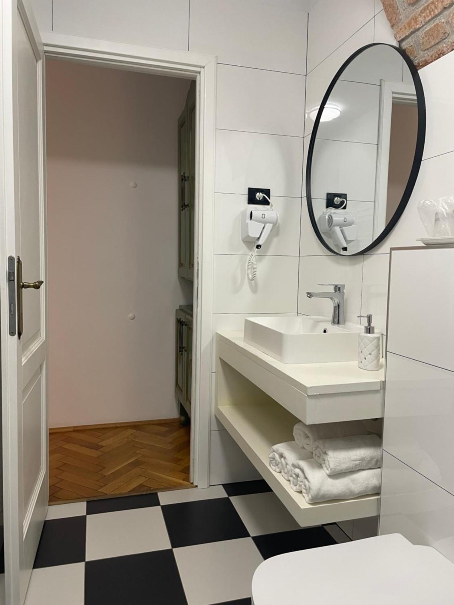 Appartamento Casa Lais Braşov Esterno foto