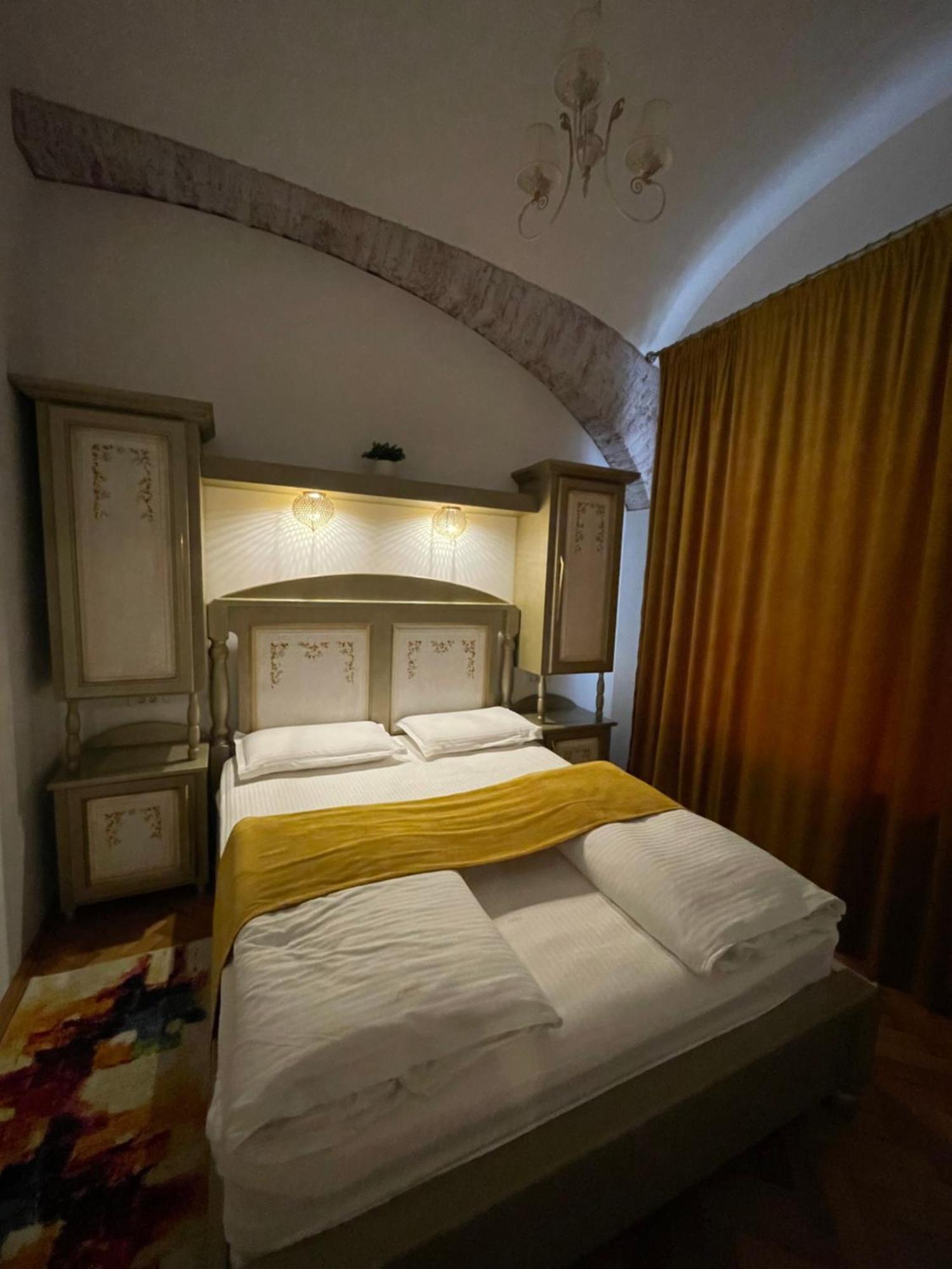 Appartamento Casa Lais Braşov Esterno foto