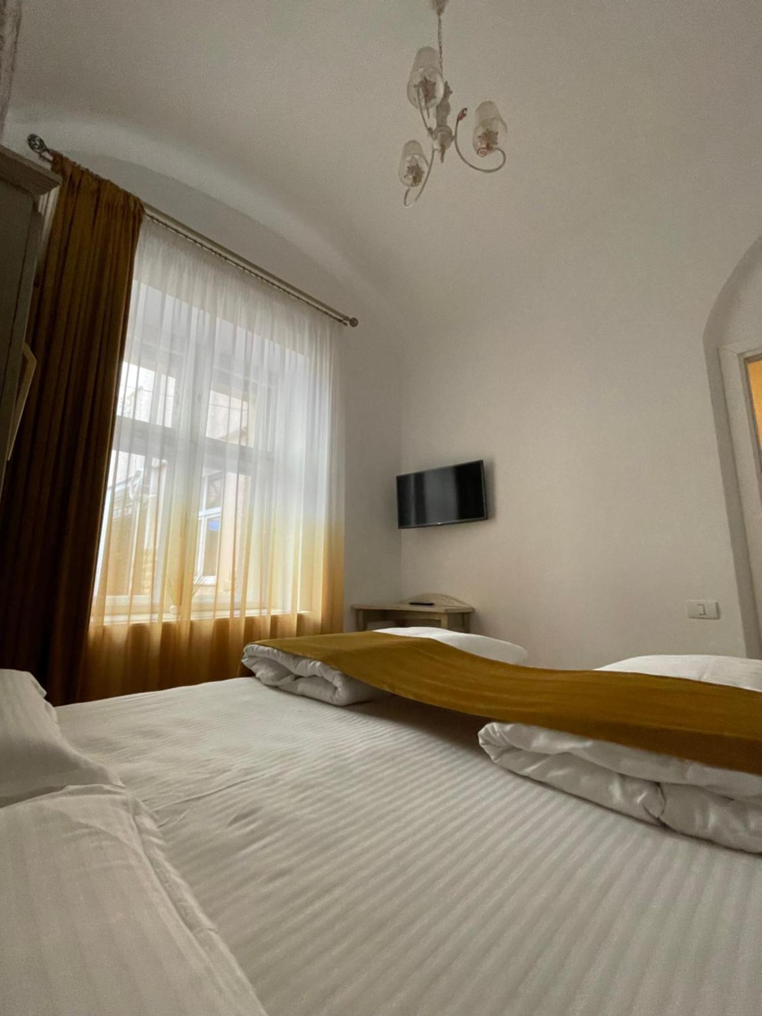 Appartamento Casa Lais Braşov Esterno foto